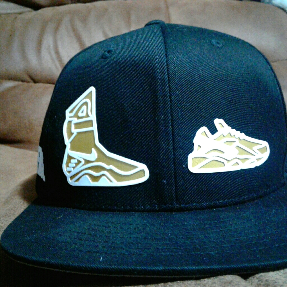 Snap back hat
